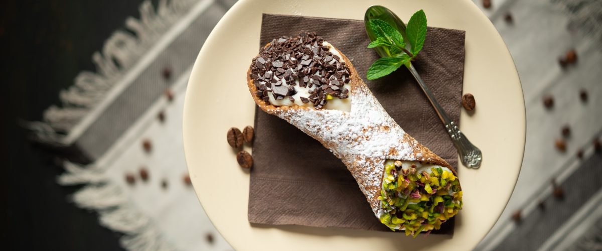 sicilian-cannolo-2EVSCFN